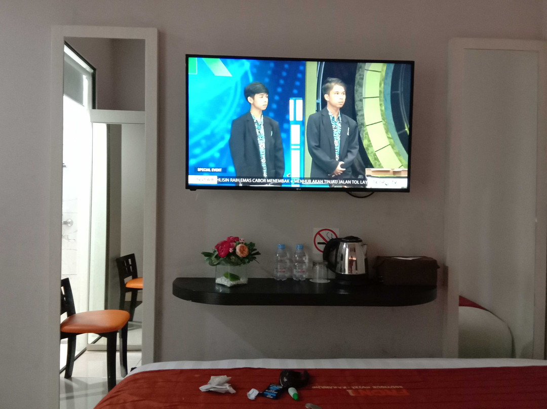 Front One Boutique Karawang主图