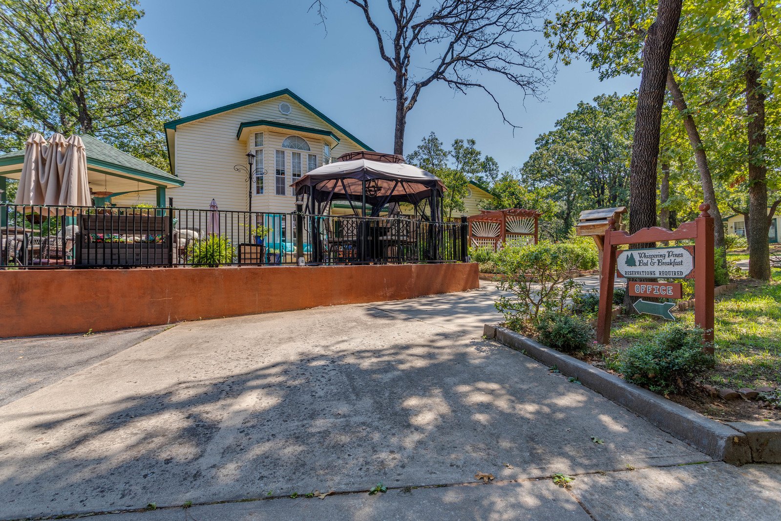 Whispering Pines Bed and Breakfast-官方