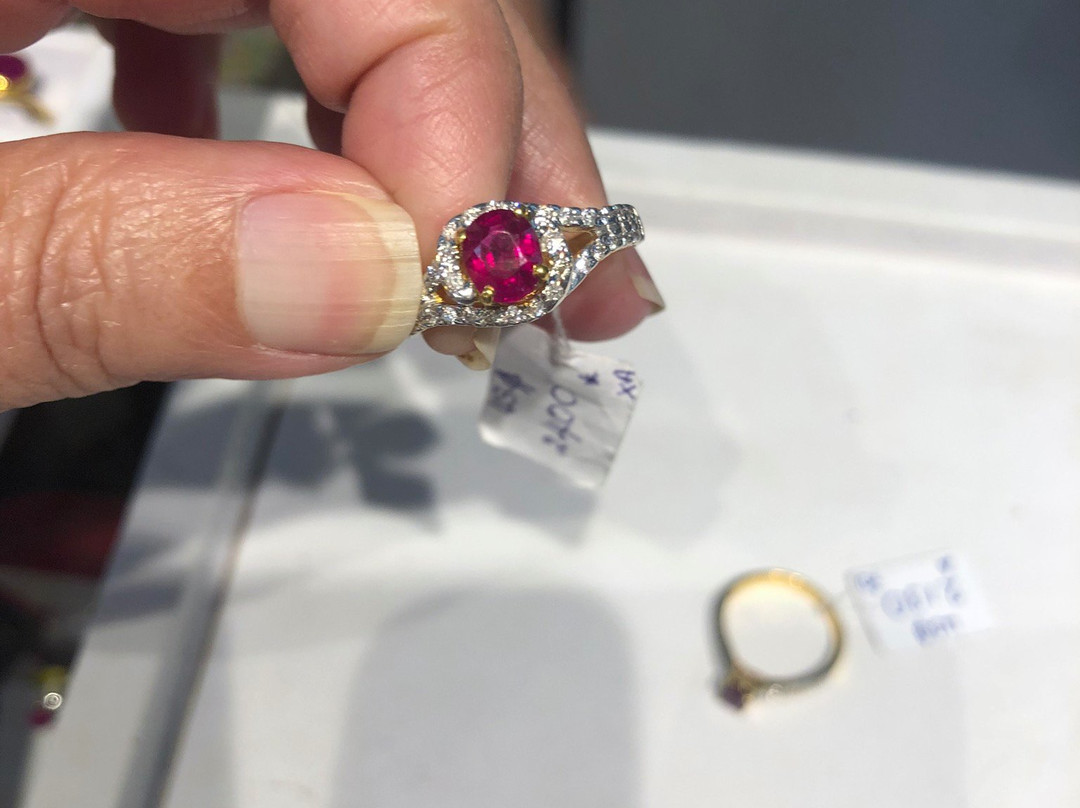 Lady Luck Jewellery & Souvenir-仰光必去景点