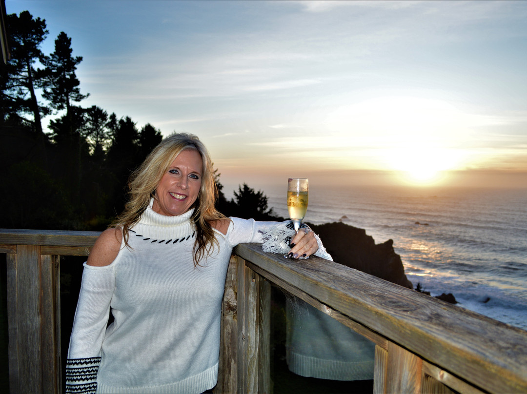 Turtle Rocks Oceanfront Inn主图