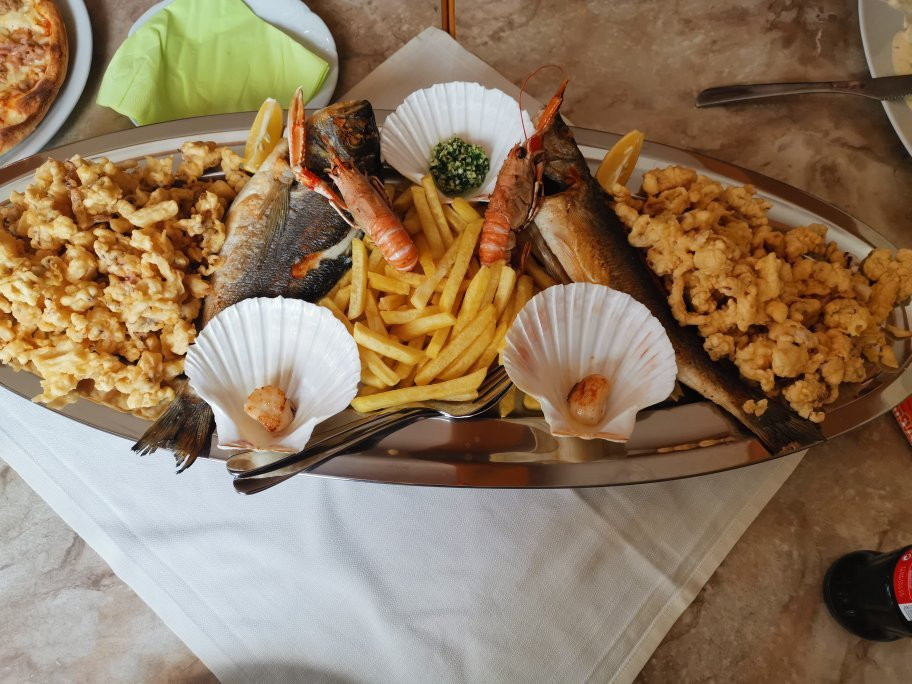 Radohova Vas餐馆和美食-Gostilna in pizzerija Antonač