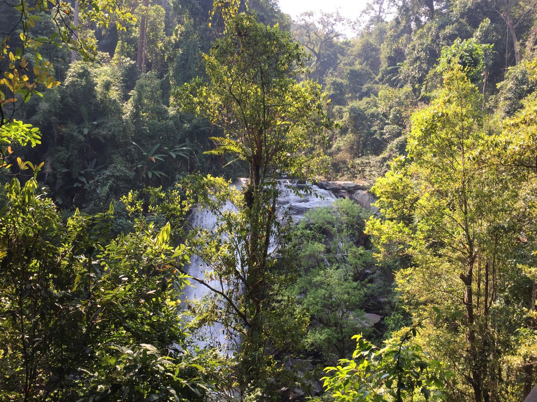 Sirithan Waterfall景点图片
