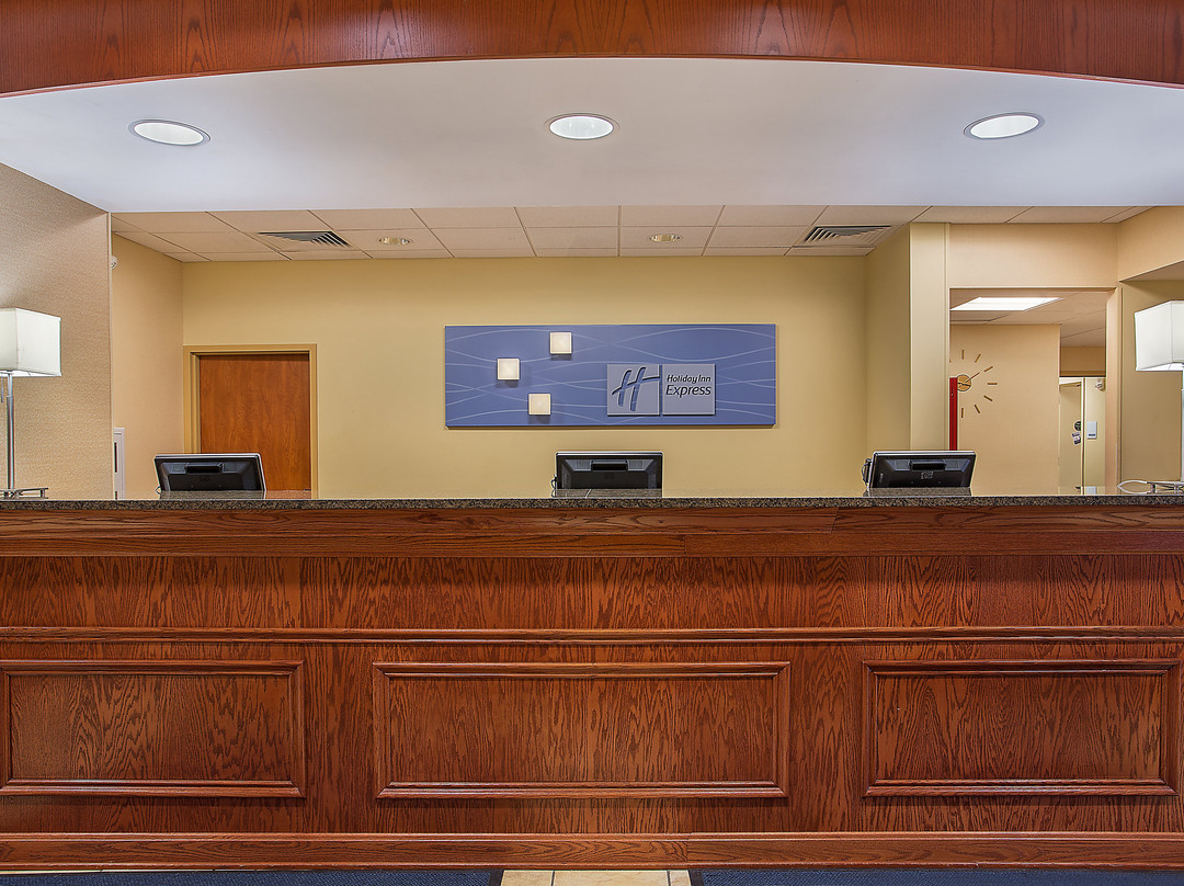 Holiday Inn Express Newgarden Inn主图