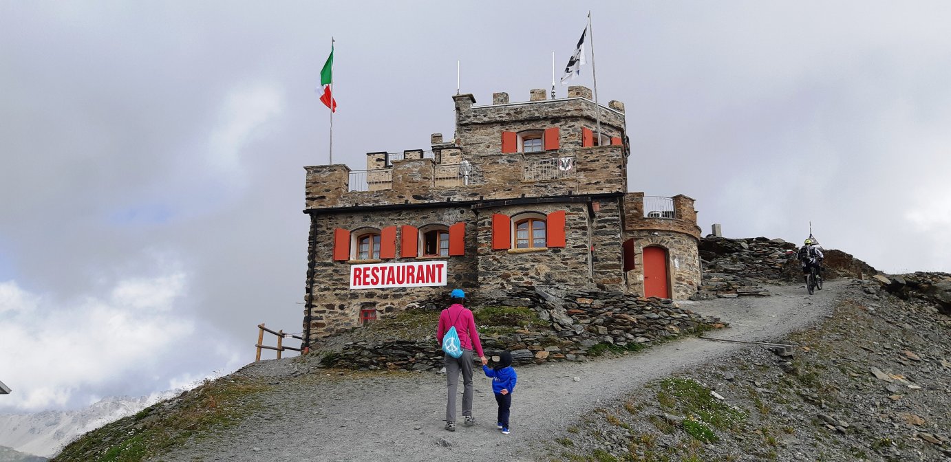 Albergo e Ristorante Tibet Hutte-浴室