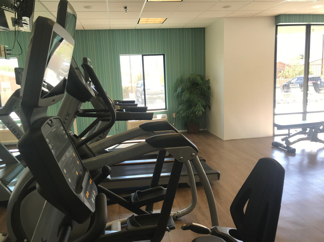 二十九棕榈村快捷假日&套房酒店主图