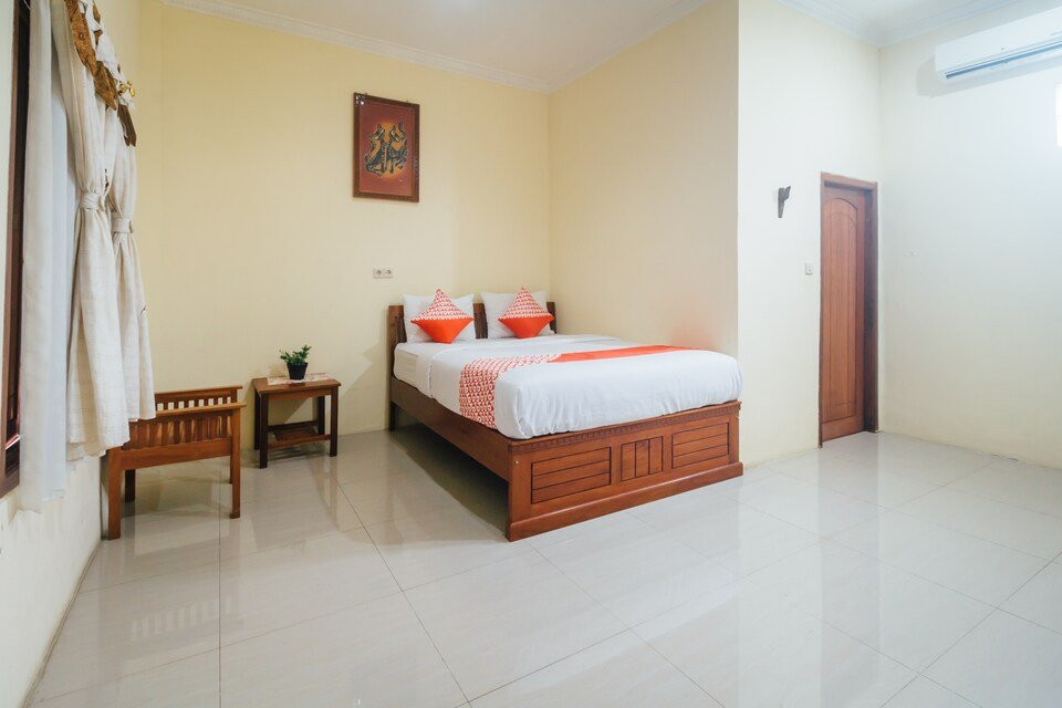 OYO 1300 Crecia Guest House主图