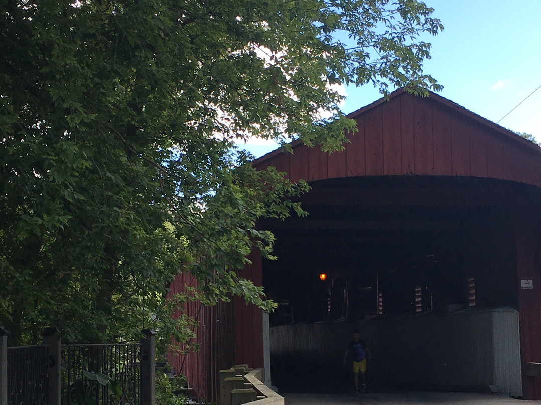 West Montrose Covered Bridge (Kissing Bridge)景点图片