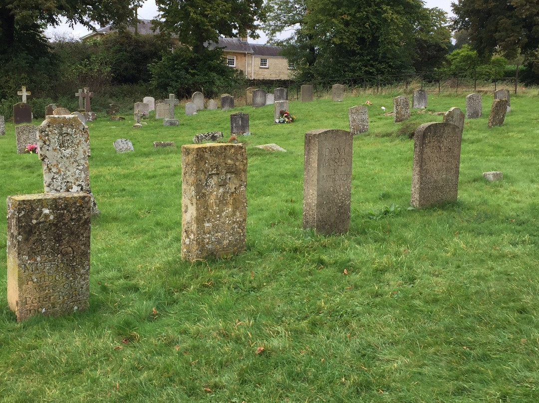 St Mary's Church-Swinbrook必去景点