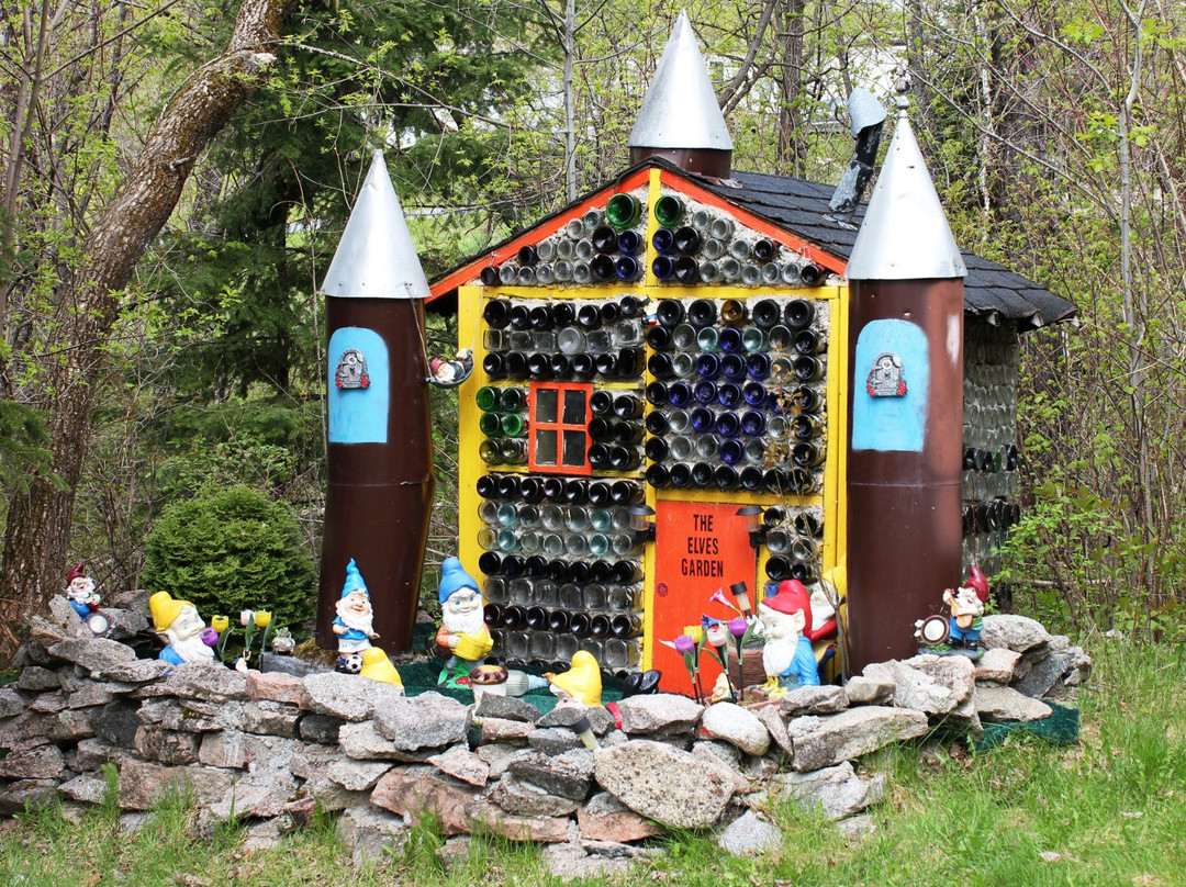 Redditt Bottle House景点图片