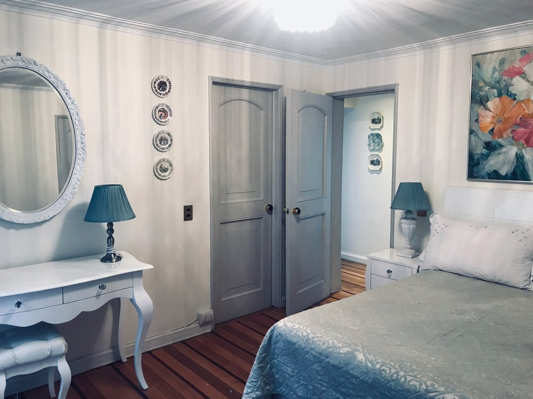 Sleepless In Santiago主图