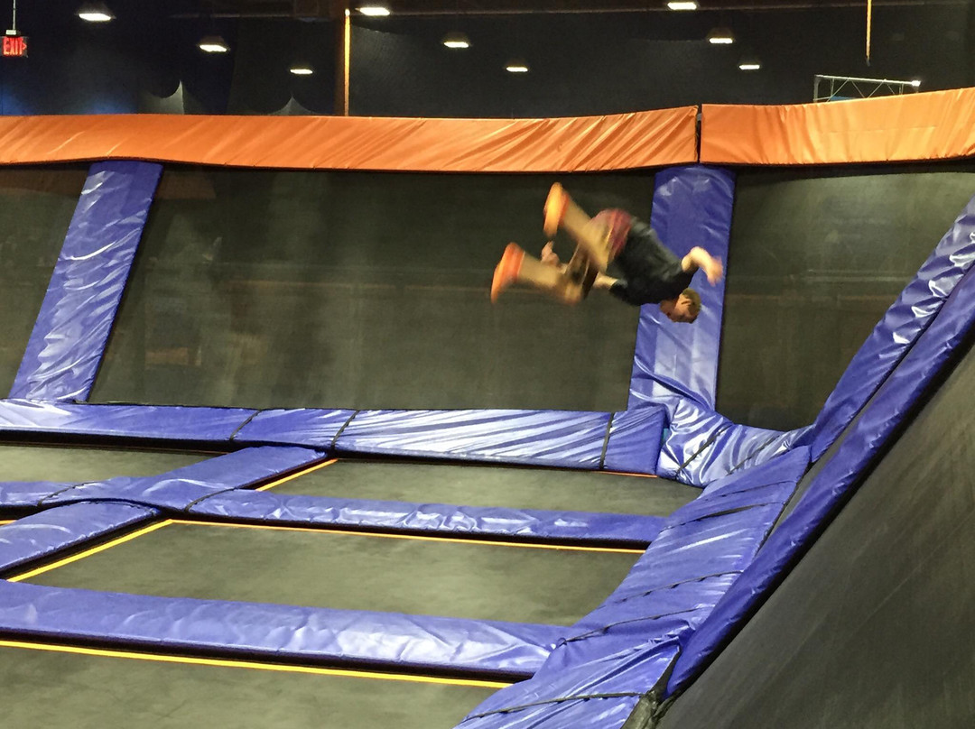 Sky Zone Trampoline Park景点图片