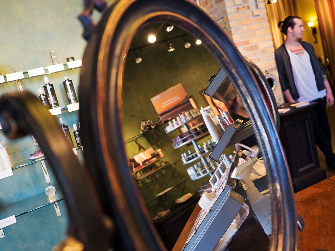 Lecompton旅游景点-Lada Salon & Spa