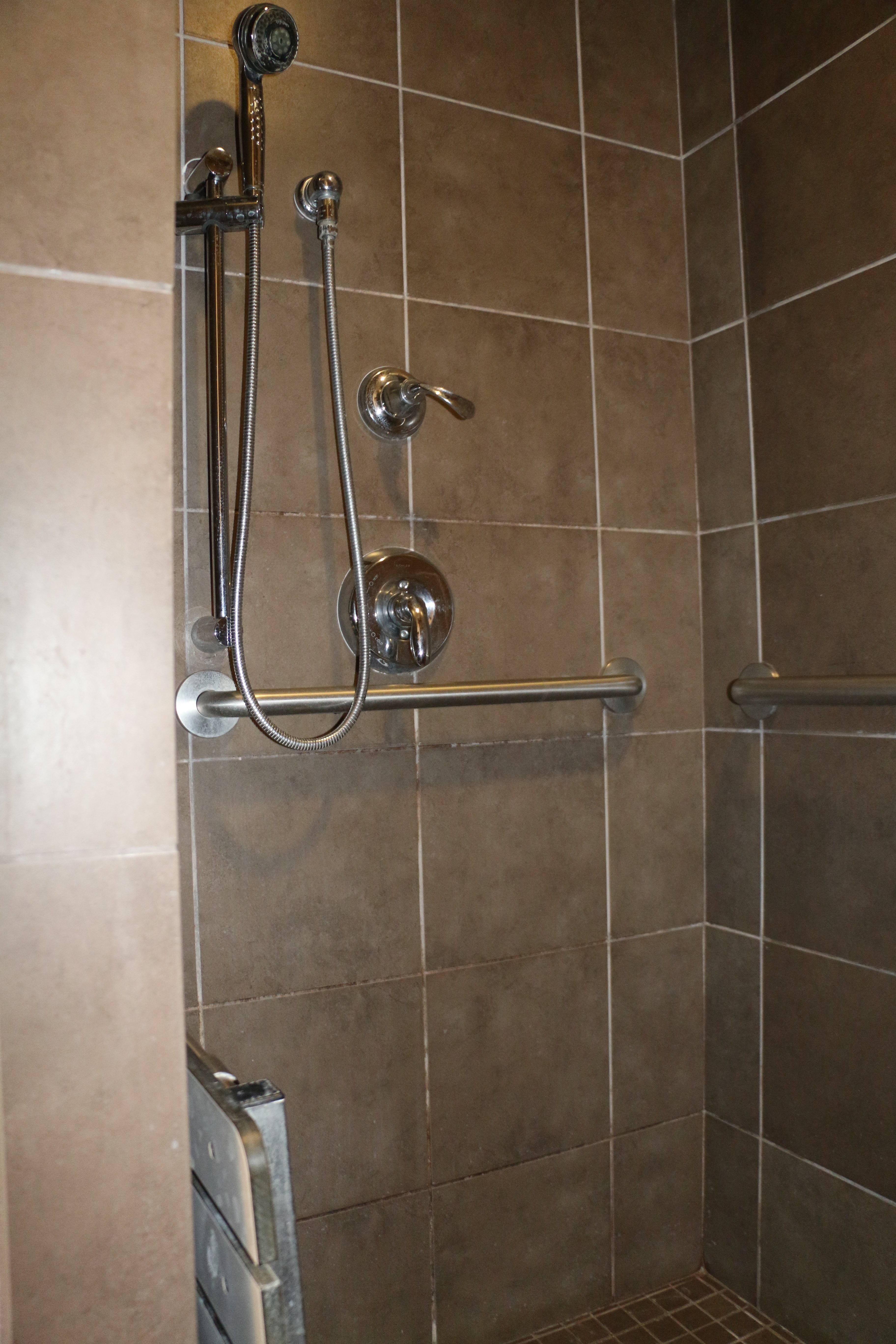 皮阿拉普希尔顿恒庭旅馆&套房酒店-浴室