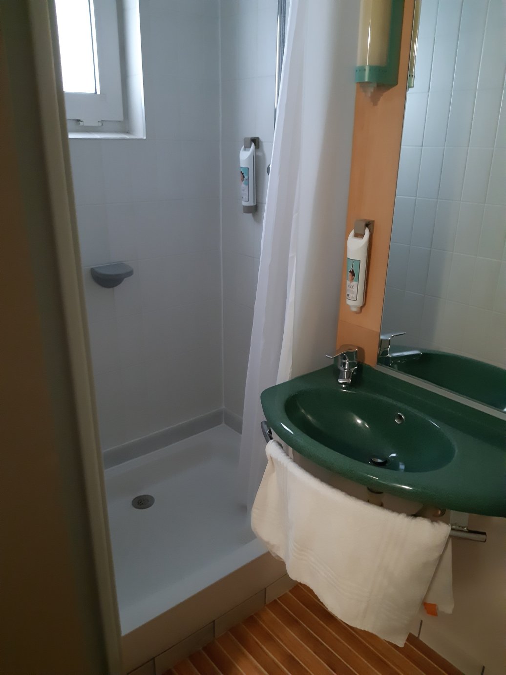 米卢斯中心舒适英式酒店-浴室