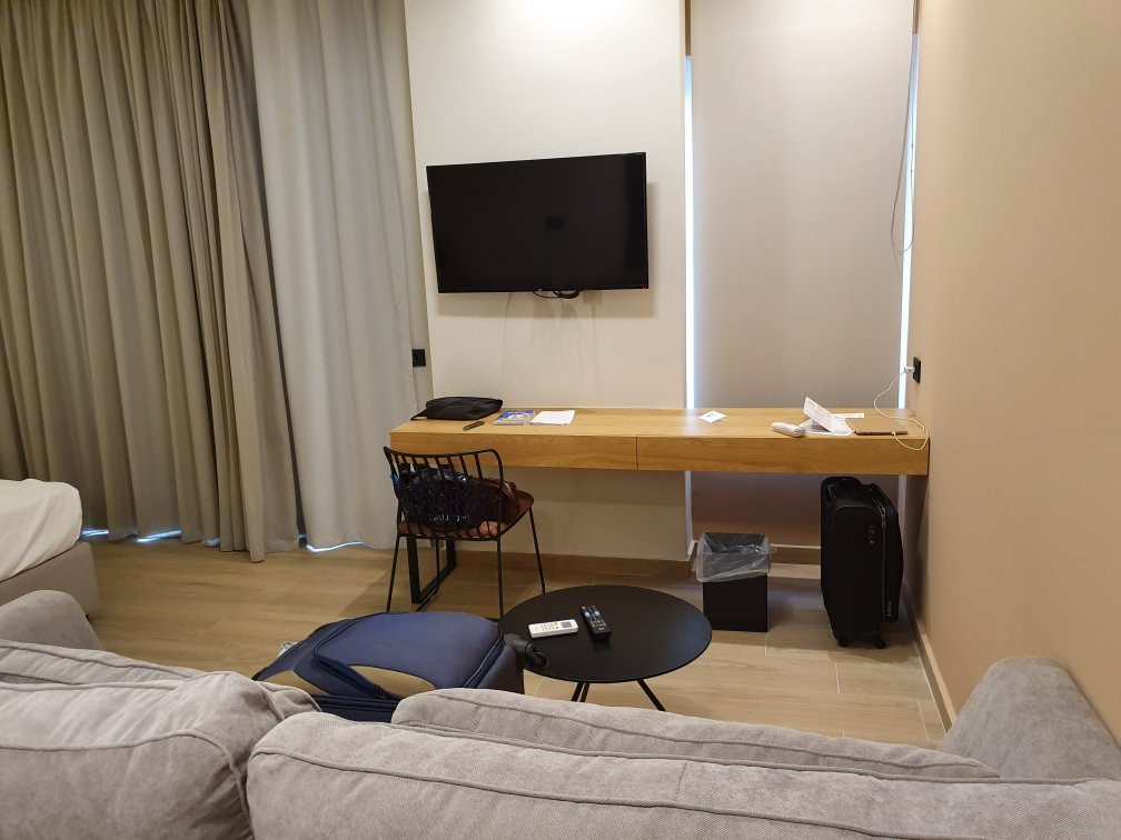 The City Hotel and Suites主图