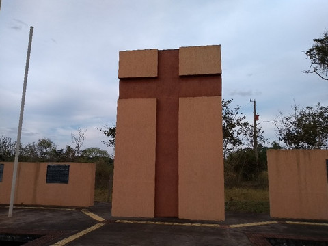 Monumento aos Heroicos Retirantes-Monte Alegre de Minas必去景点