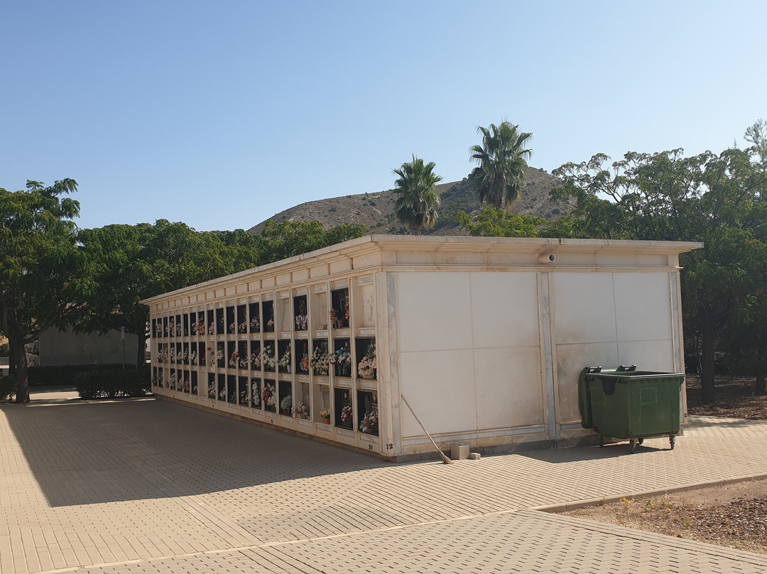Cementerio Virgen de Los Dolores-埃尔达必去景点