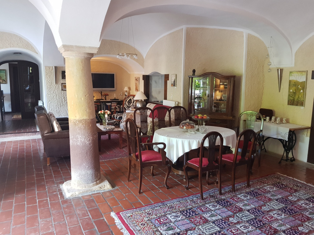 Gombas Kuria Mension主图