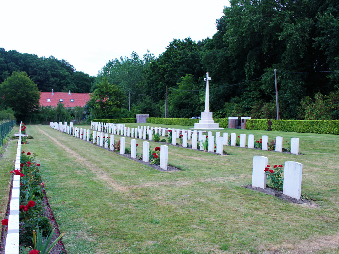 Underhill Farm Cemetery景点图片