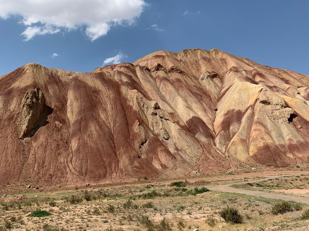 Colorful Mountains of Tabriz景点图片