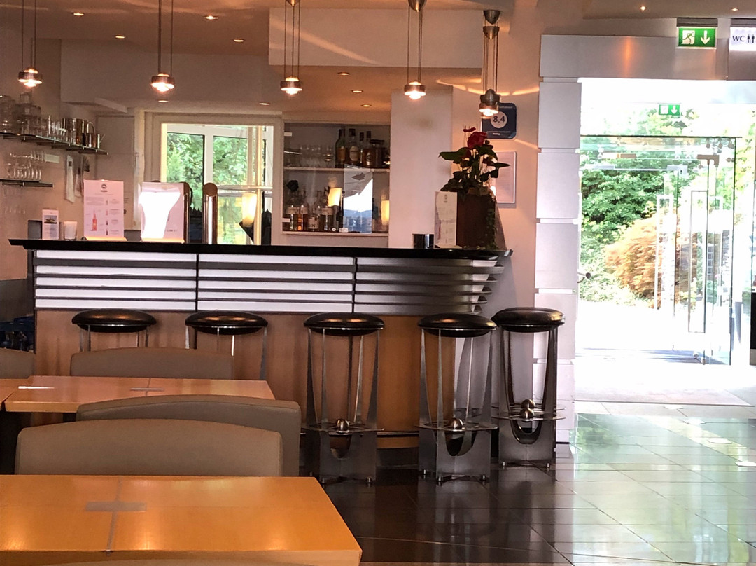 宫蒙塔尔酒店主图