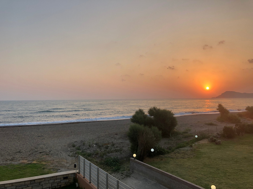 Silver Beach Hotel主图