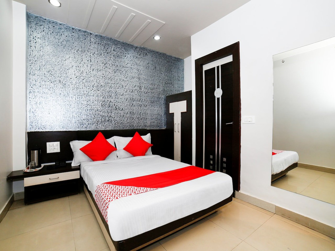 Om Residency Churned主图