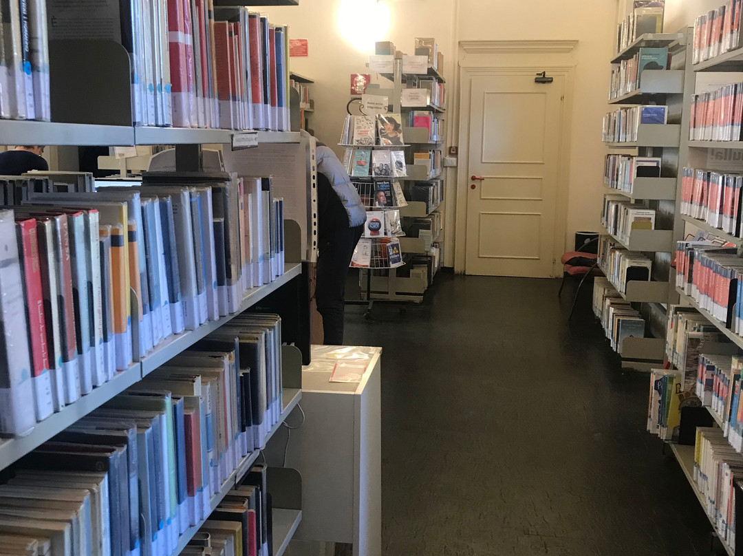 Biblioteca Centrale Comunale Simona Orlandi景点图片