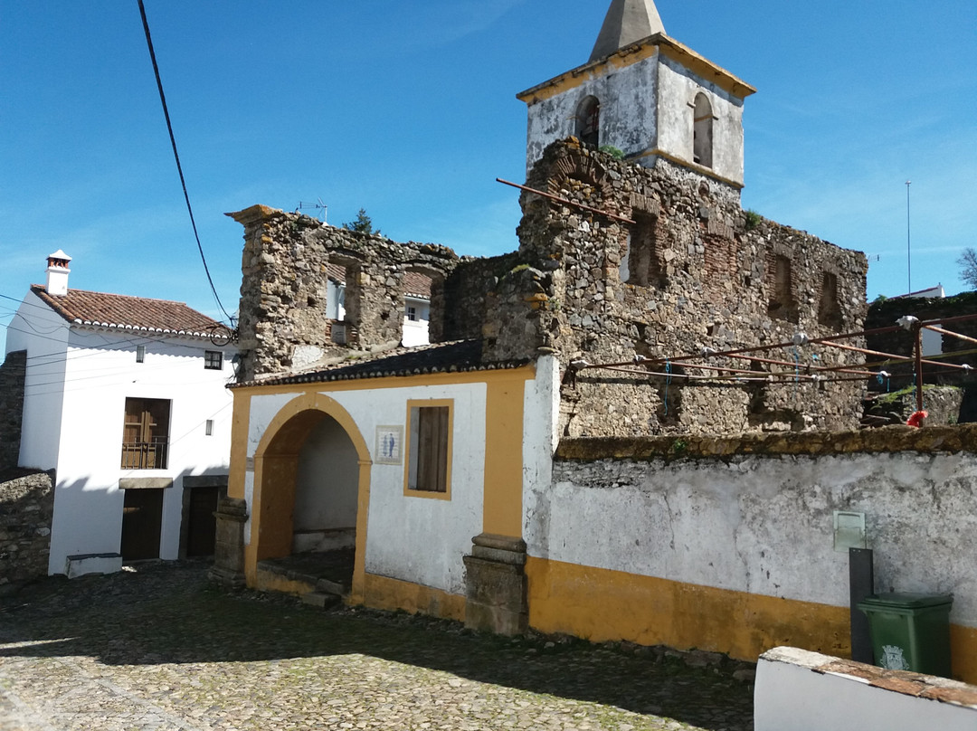 Largo da Senhora da Alegria-Memorial aos Moradores景点图片