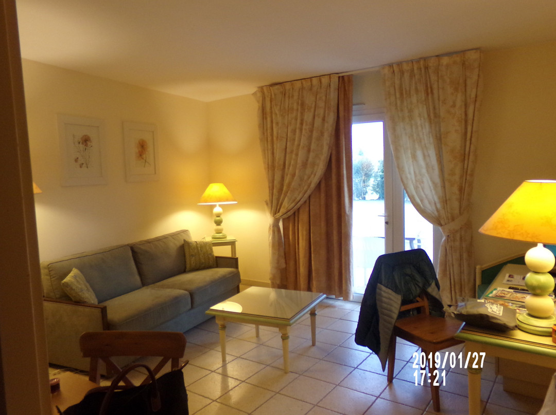 渣油格兰德阿维农高尔夫酒店主图