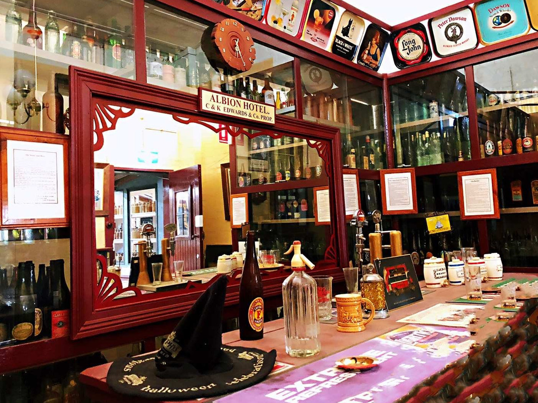 Clunes旅游景点-The Lee Medlyn Home of Bottle