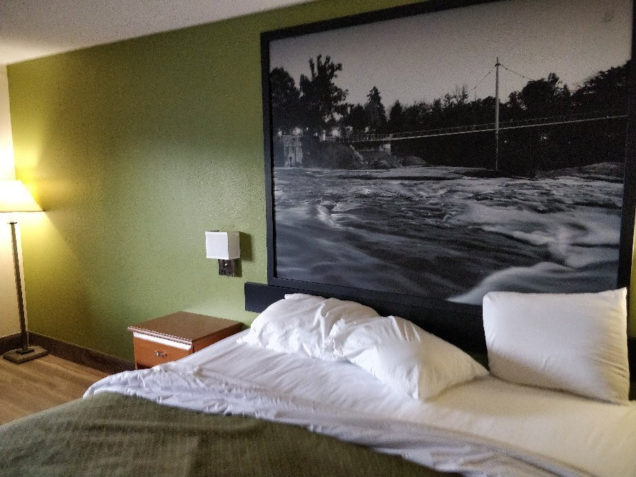 Super 8 by Wyndham Spartanburg/I-26 Exit 22