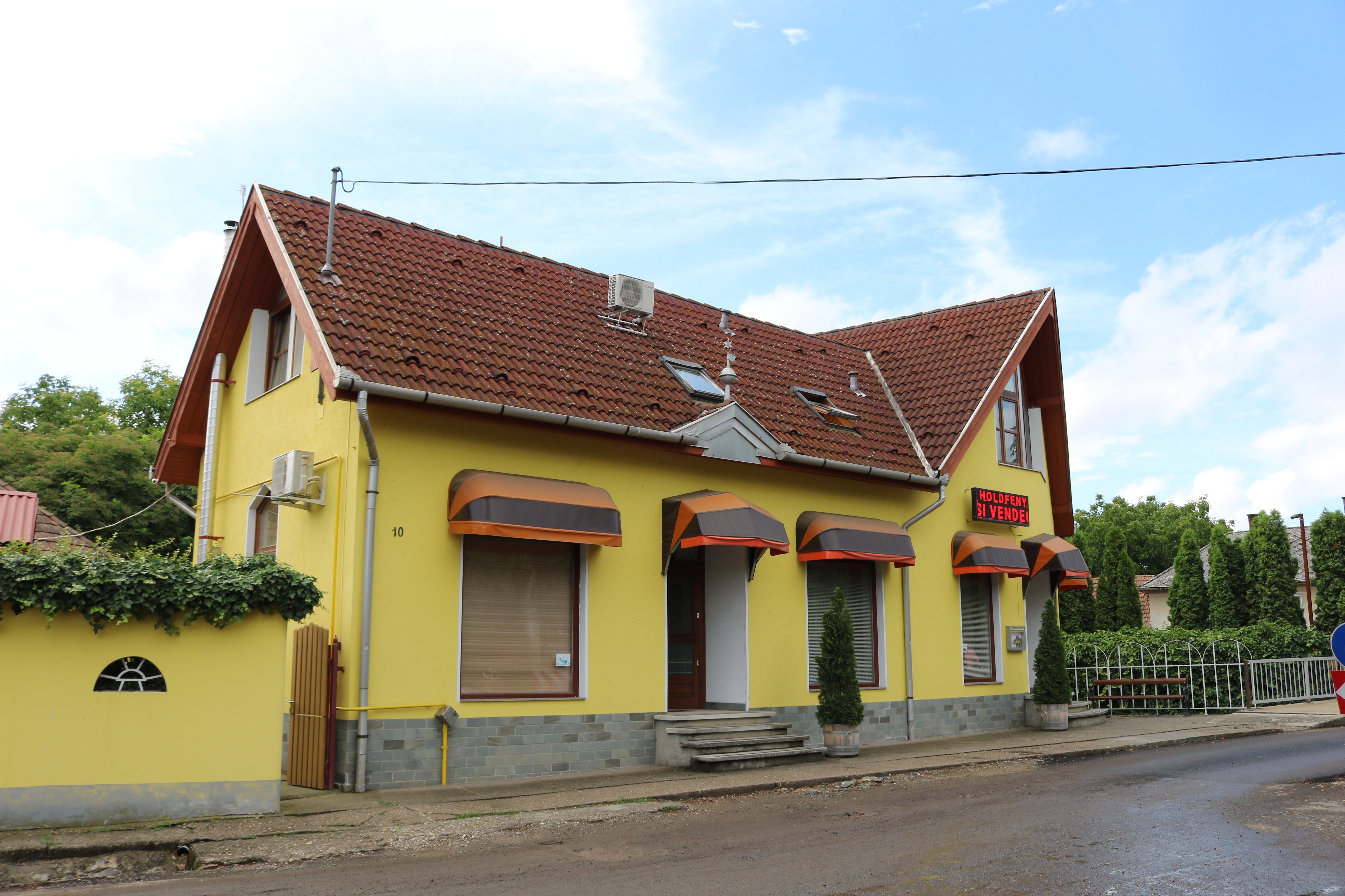 Holdfeny Pension-客卧