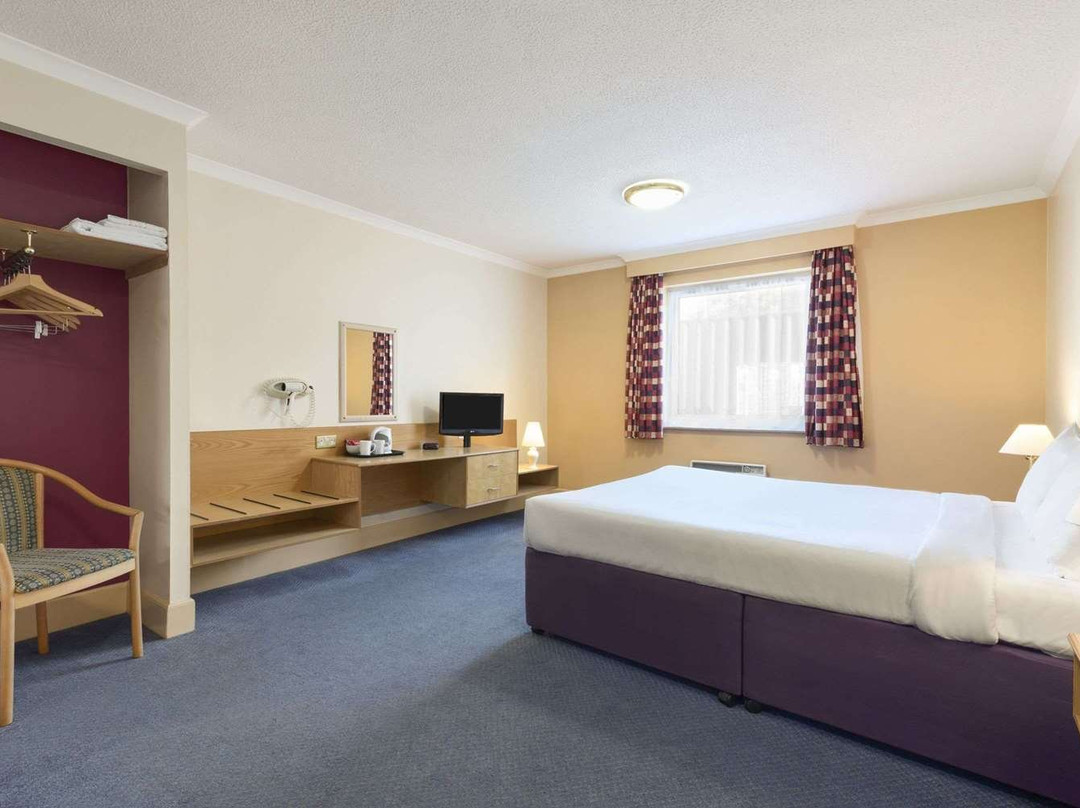 Days Inn by Wyndham Watford Gap主图