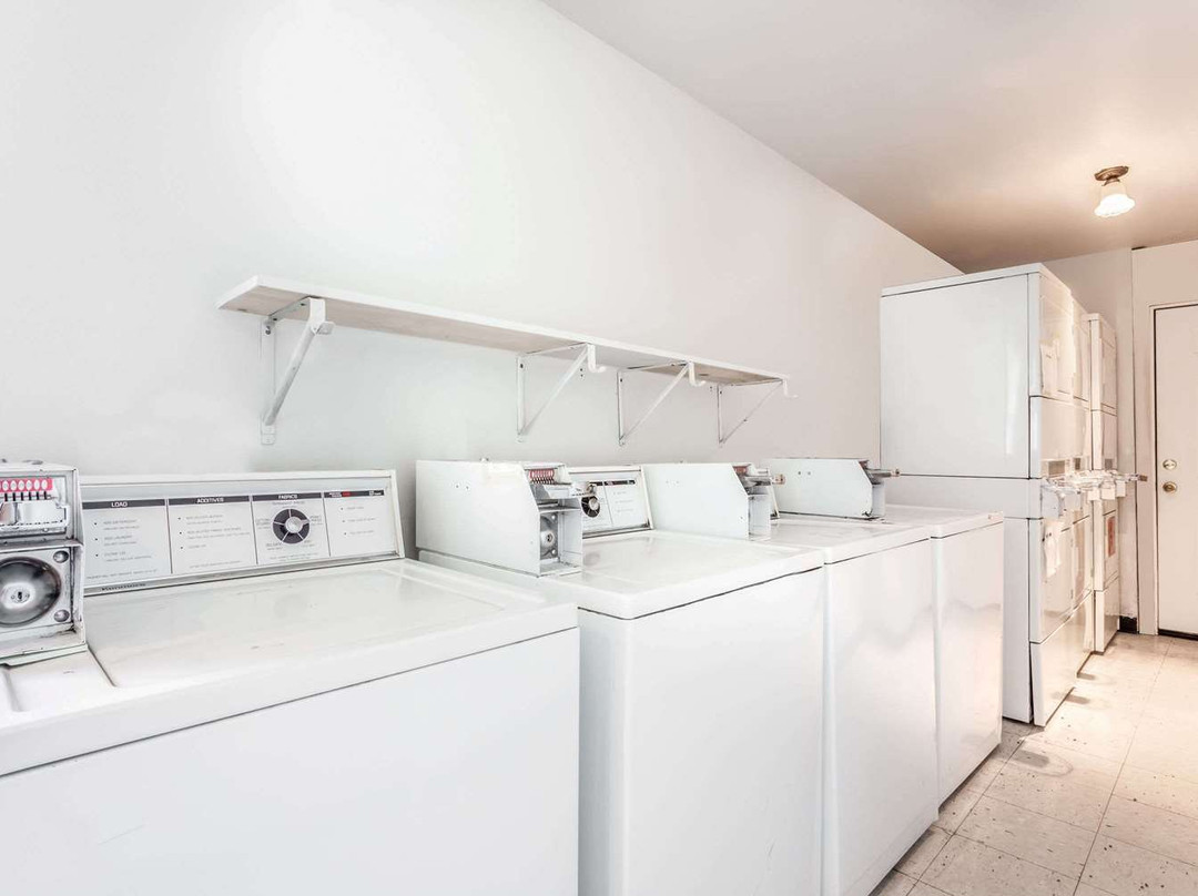 埃伦斯堡戴斯酒店主图