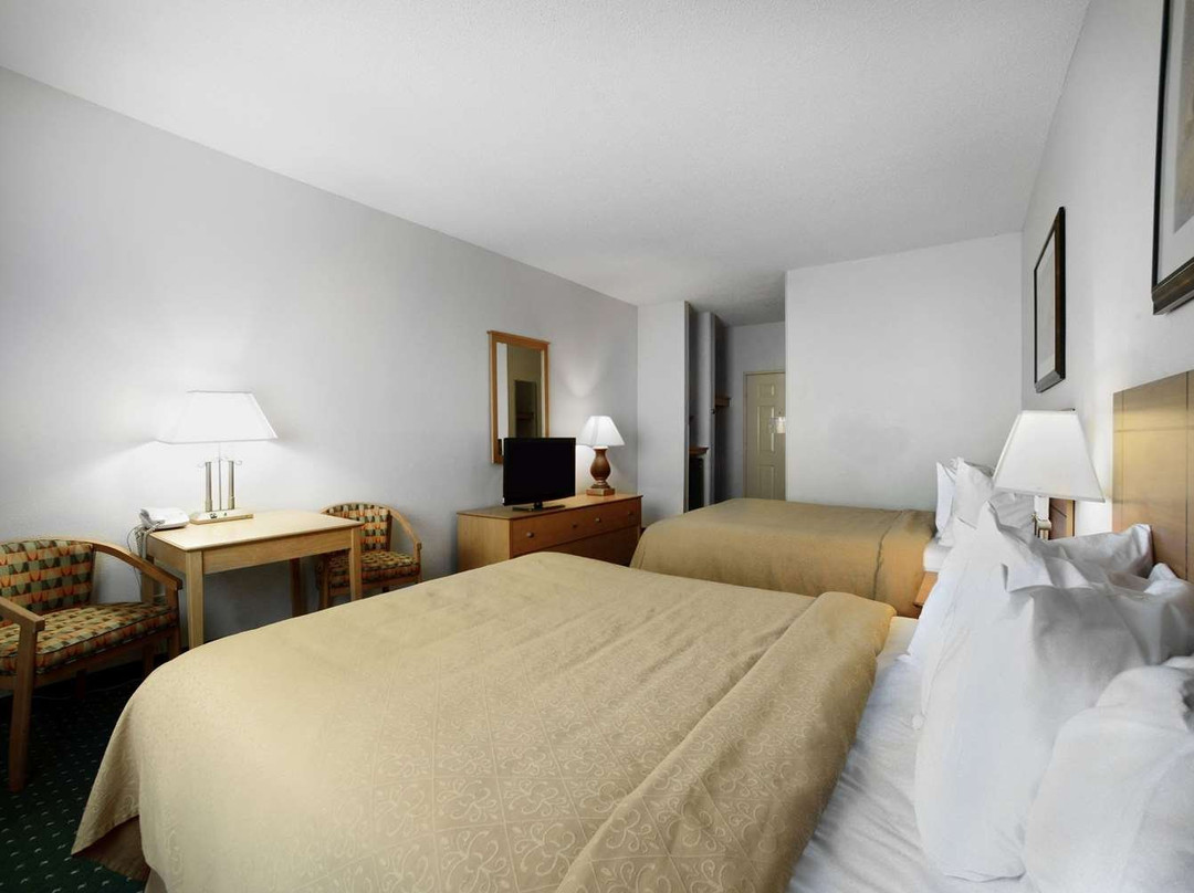 Quality Inn & Suites Springfield Southwest Near I-72主图