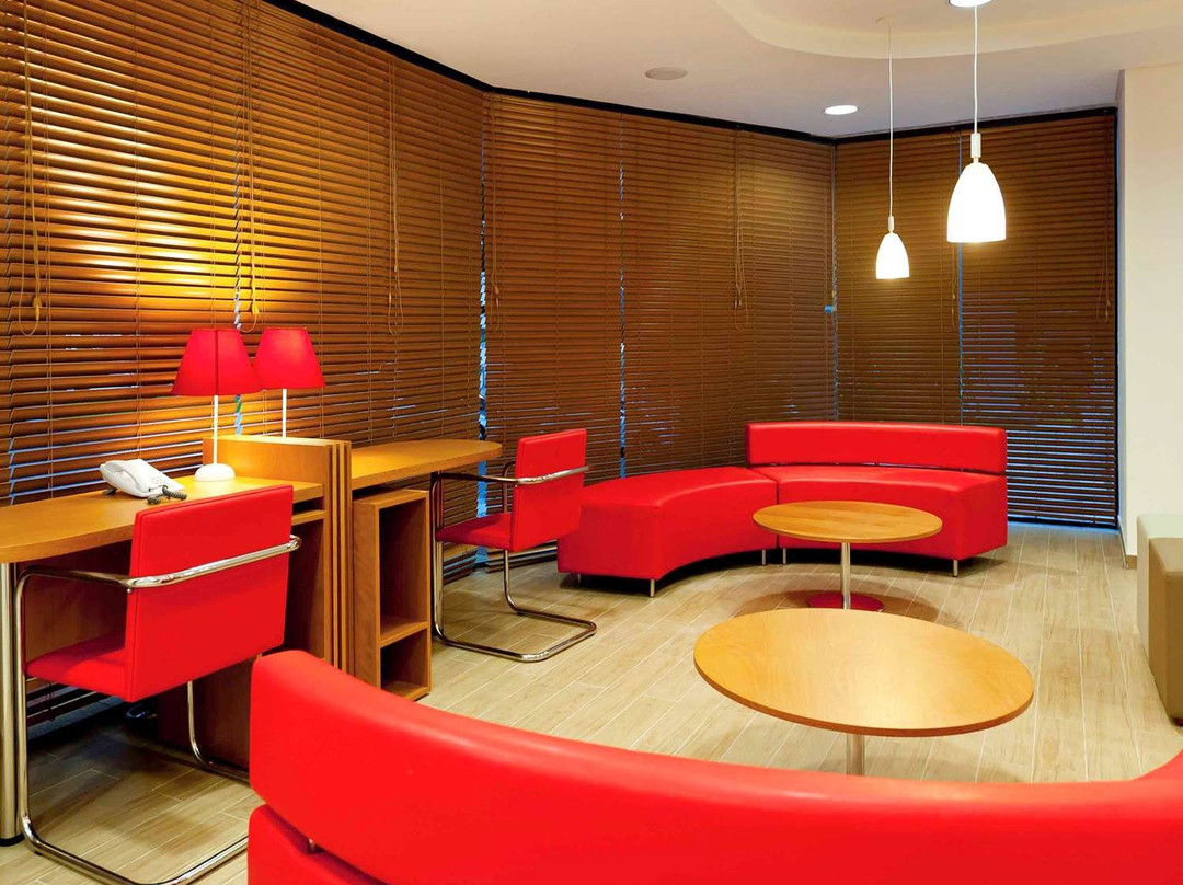 宜必思桑托斯贡扎加海滩酒店主图