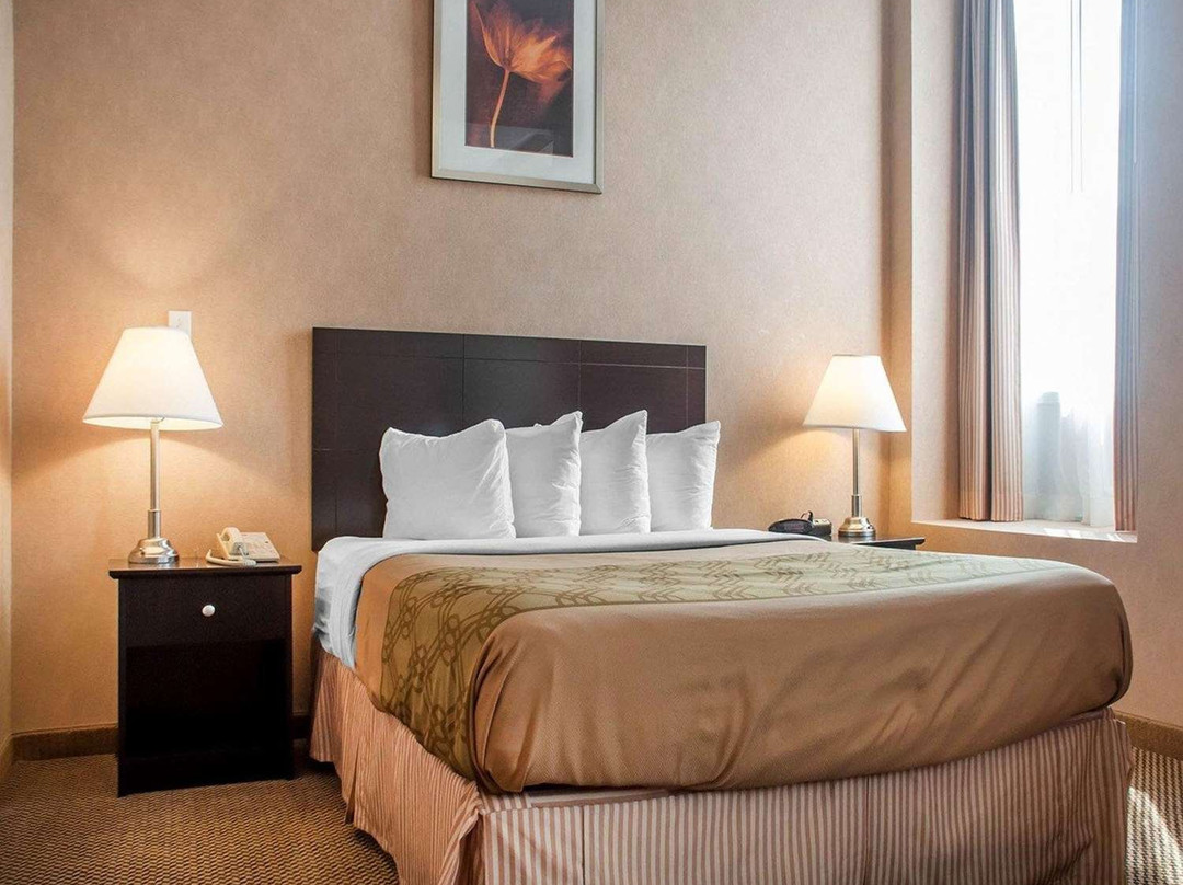 Woodstock Inn and Suites主图