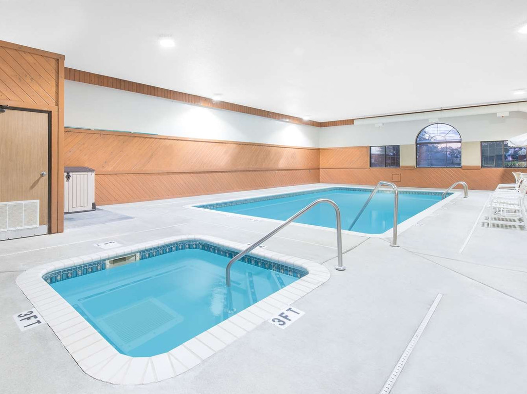 Wrangler Hotel主图