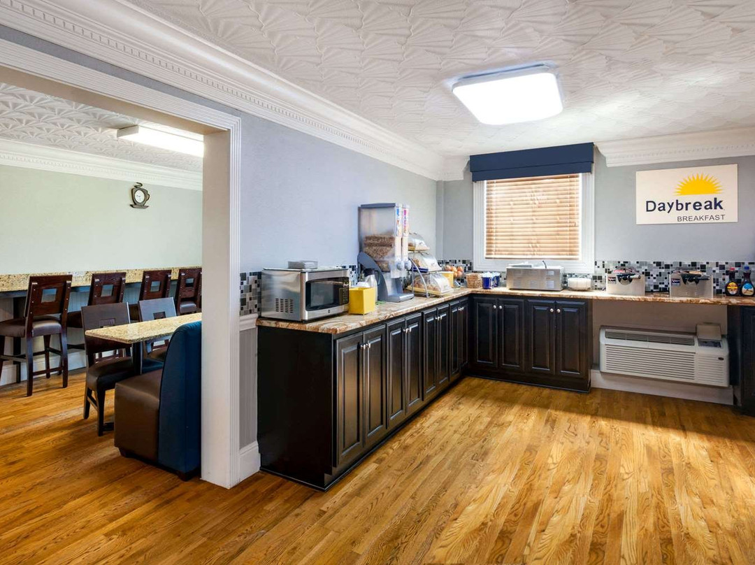 Days Inn by Wyndham Bowling Green主图