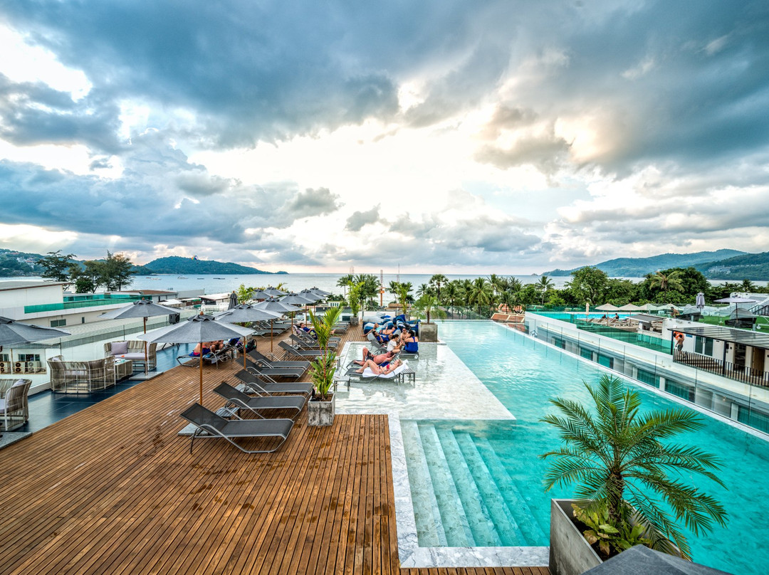 Hotel Clover Patong Phuket主图