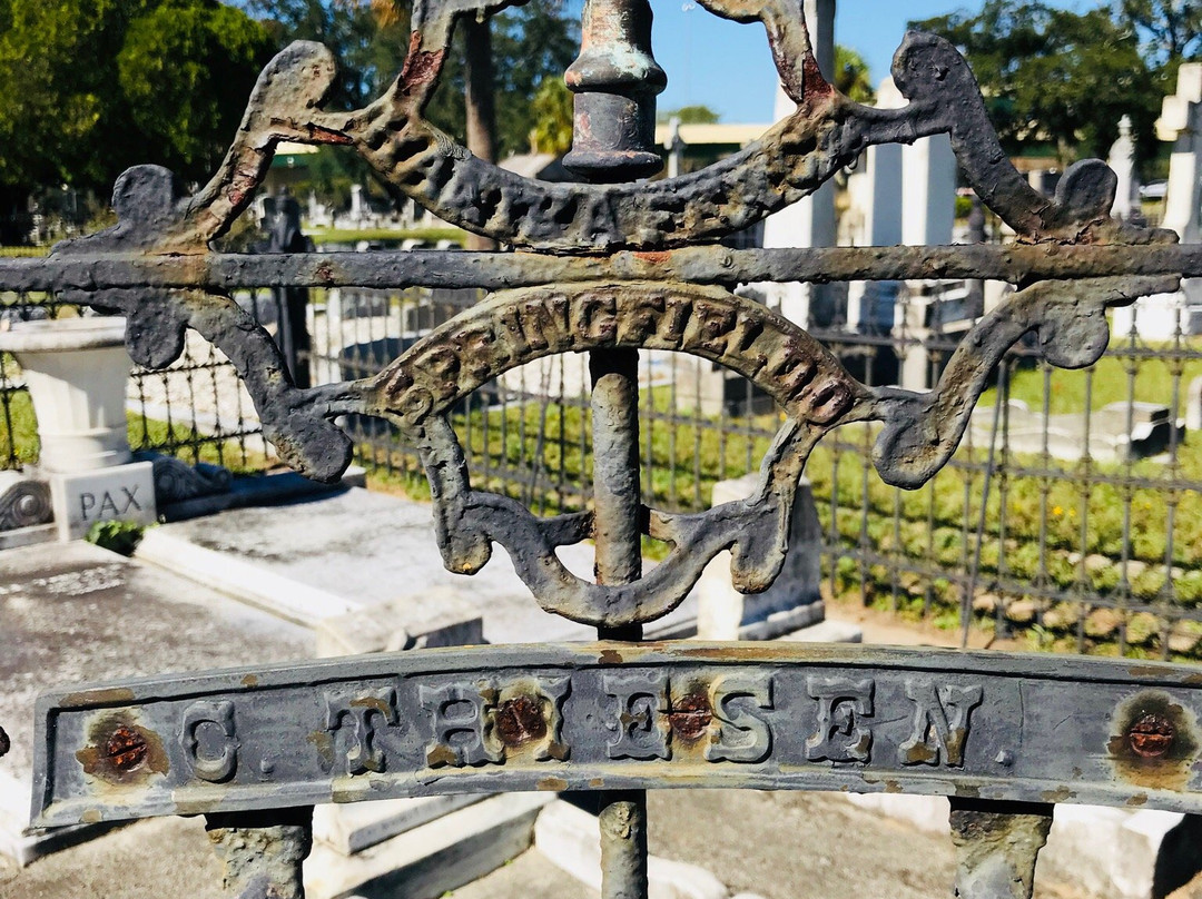 St. Michael's Cemetery景点图片