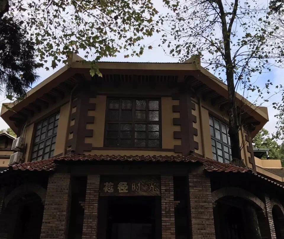 庐山花径堂酒店（牯岭街如琴湖店）主图