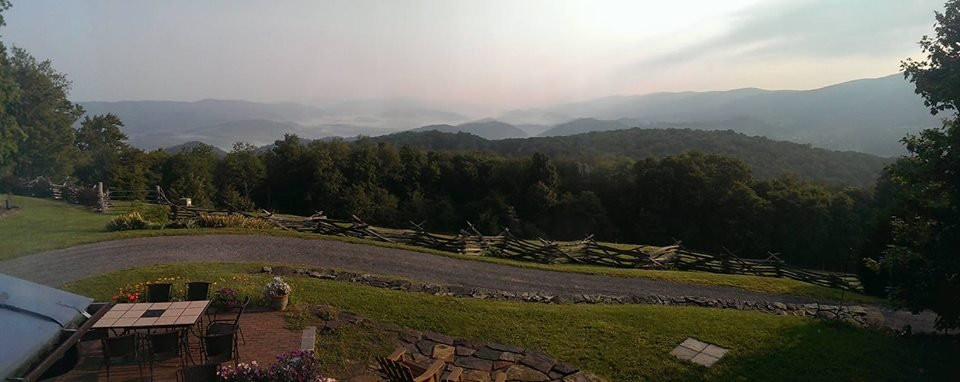 Laurel Point Retreat主图