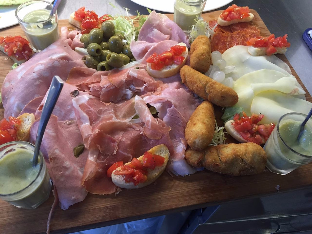 la Pizza and More