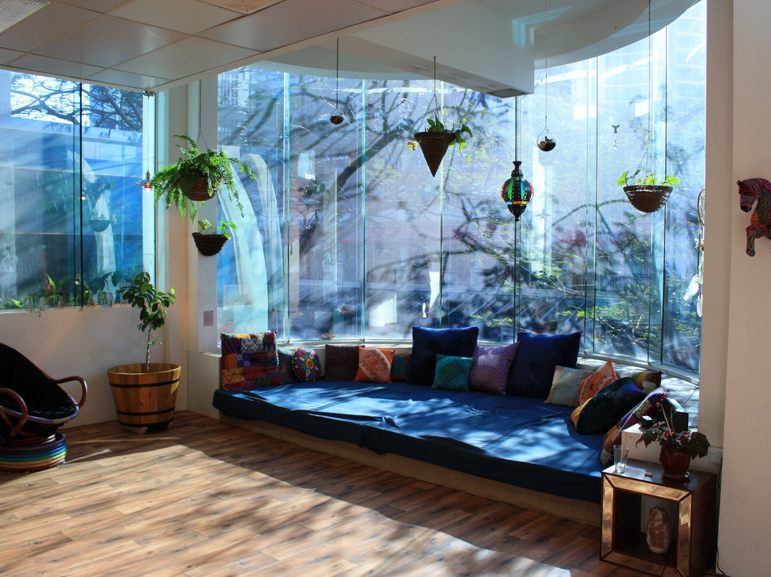 Chameleon New Age Salon-冲浪者天堂必去景点