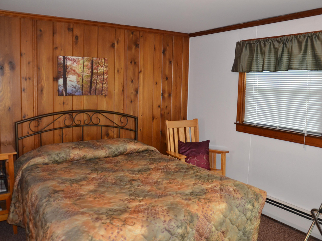 Riverside Motel主图