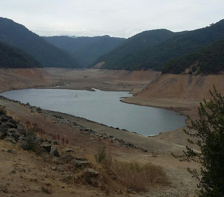 Embalse Bullileo-Parral必去景点