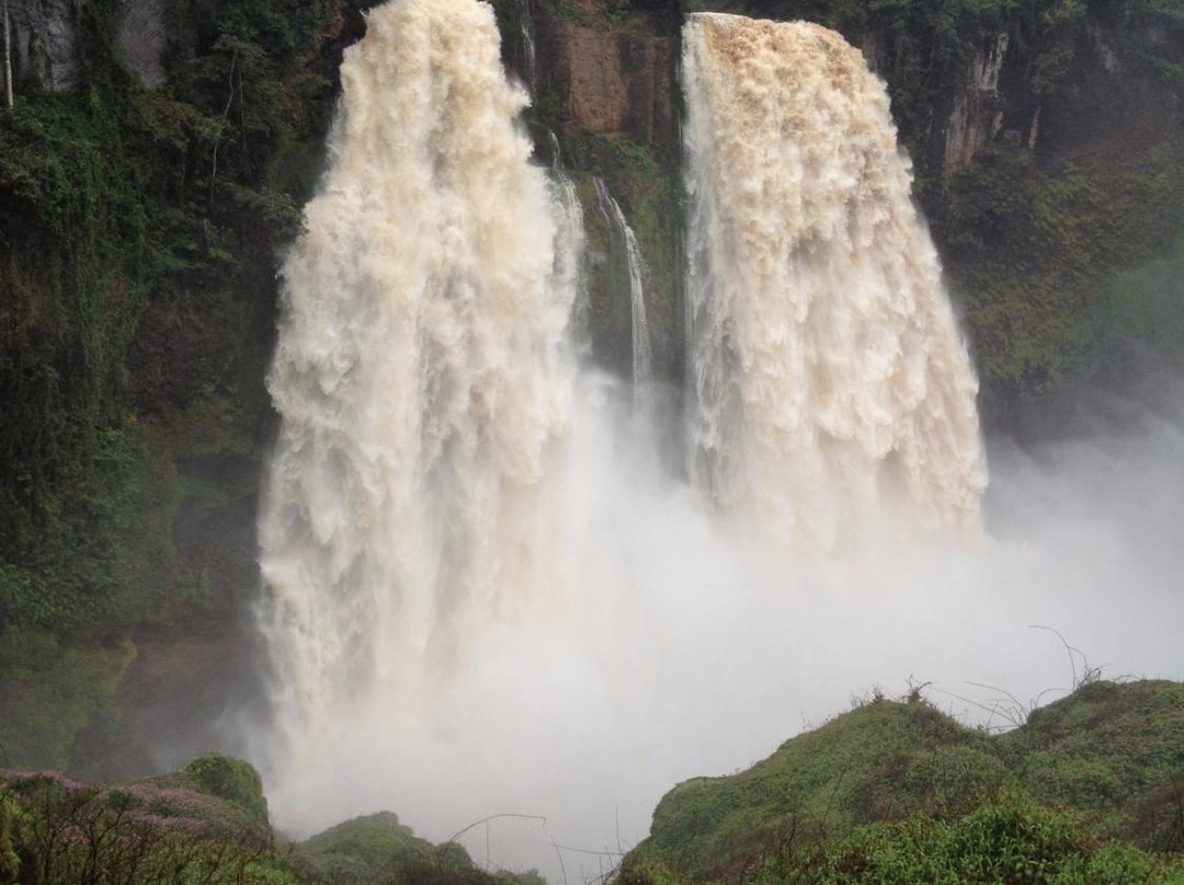 Ekom Nkam Waterfalls景点图片