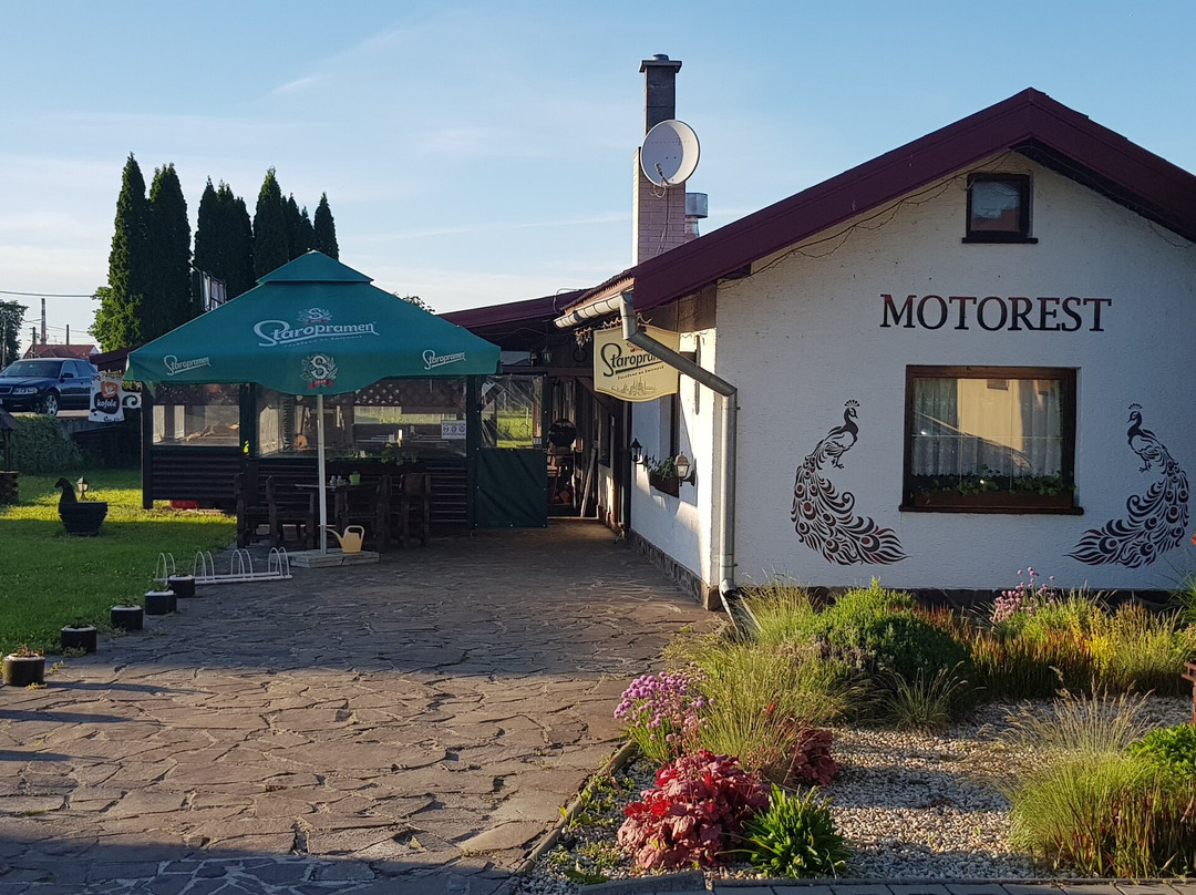 Oponice餐馆和美食-Motorest Hrušovany